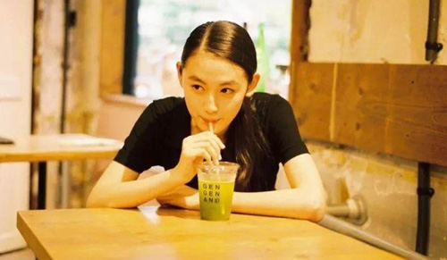 發(fā)朋友圈曬喝奶茶的短句，喝奶茶發(fā)朋友圈的句子